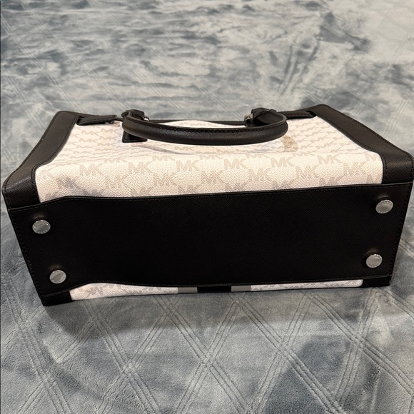 Michael Kors Black and Cream Satchel - Picture 4 of 8